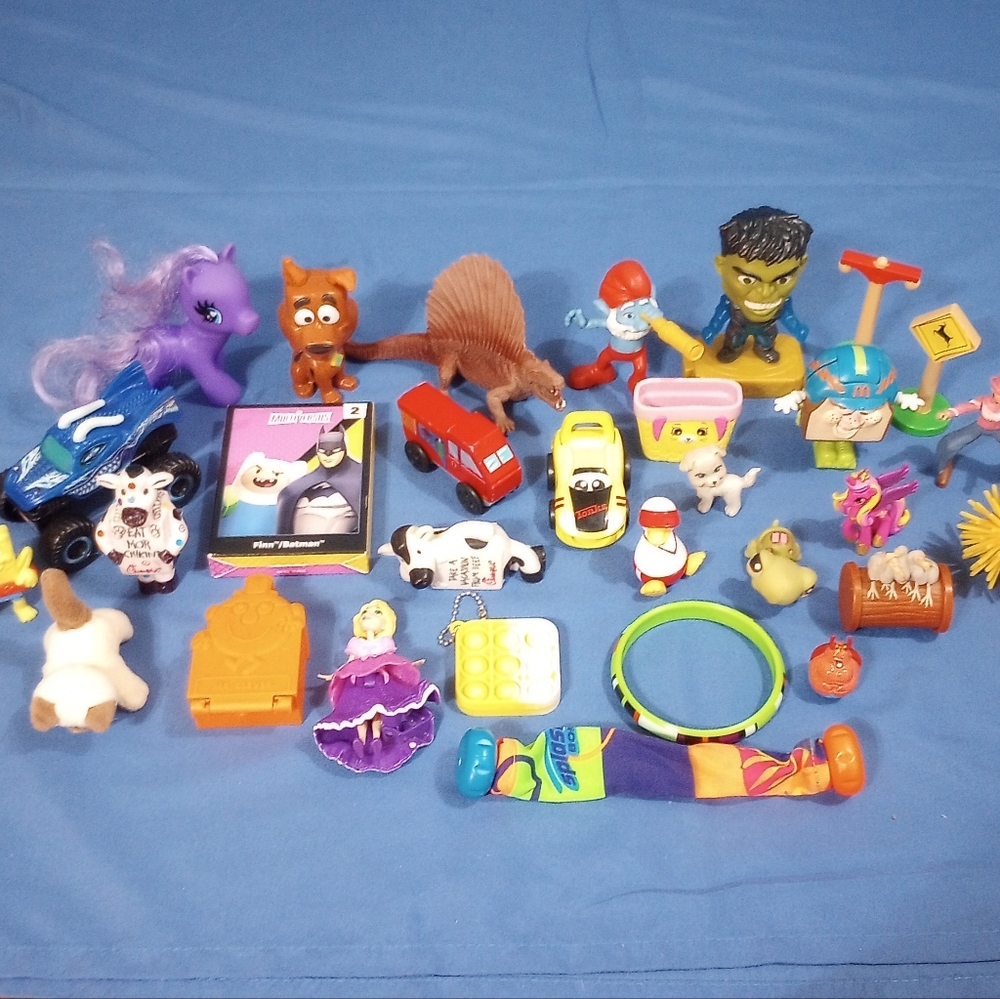 Small Toys Lot of 30 Pieces For Boys or Girls My Little Pony Smurfs Spon…